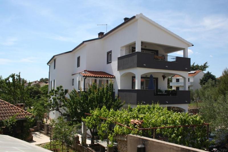 Apartments Hajl Krk Town Extérieur photo