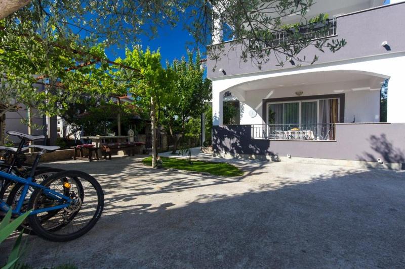 Apartments Hajl Krk Town Extérieur photo