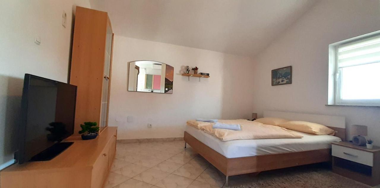 Apartments Hajl Krk Town Extérieur photo