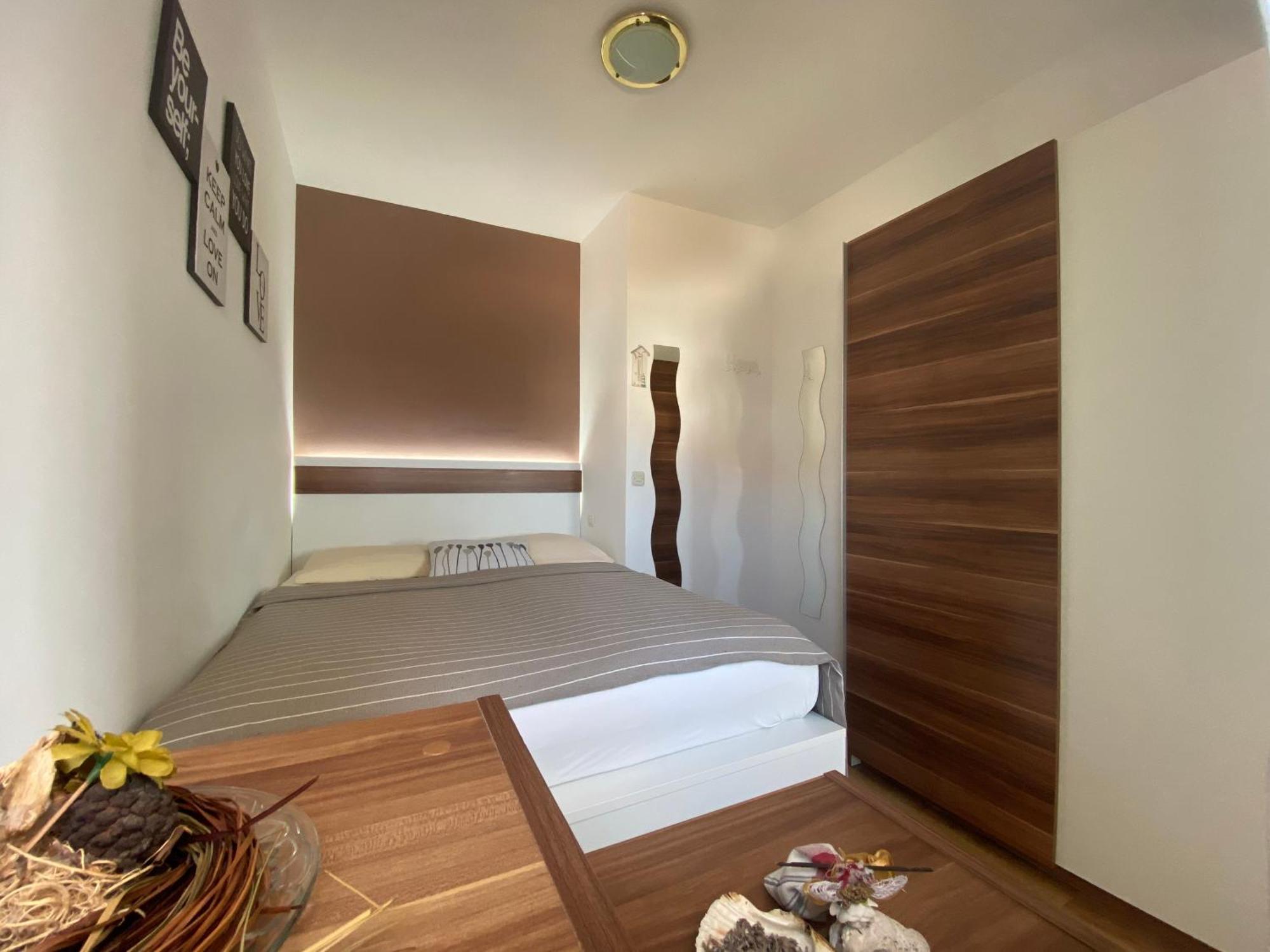 Apartments Hajl Krk Town Extérieur photo