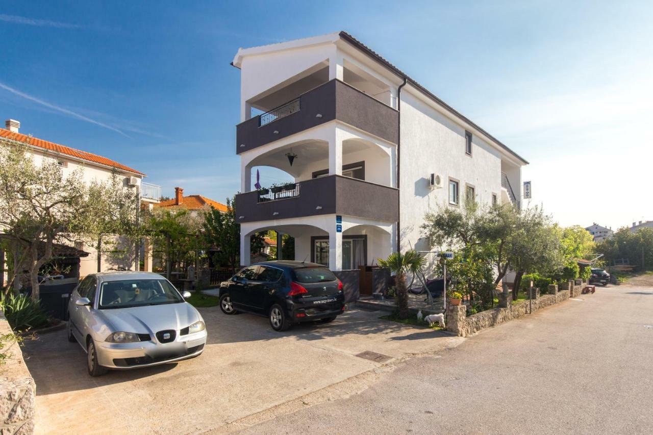 Apartments Hajl Krk Town Extérieur photo