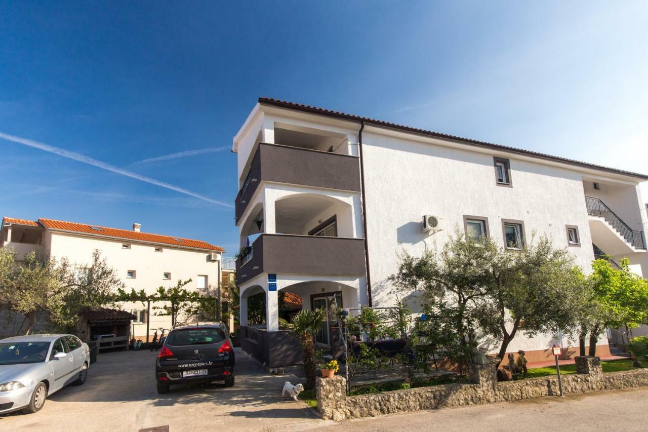 Apartments Hajl Krk Town Extérieur photo