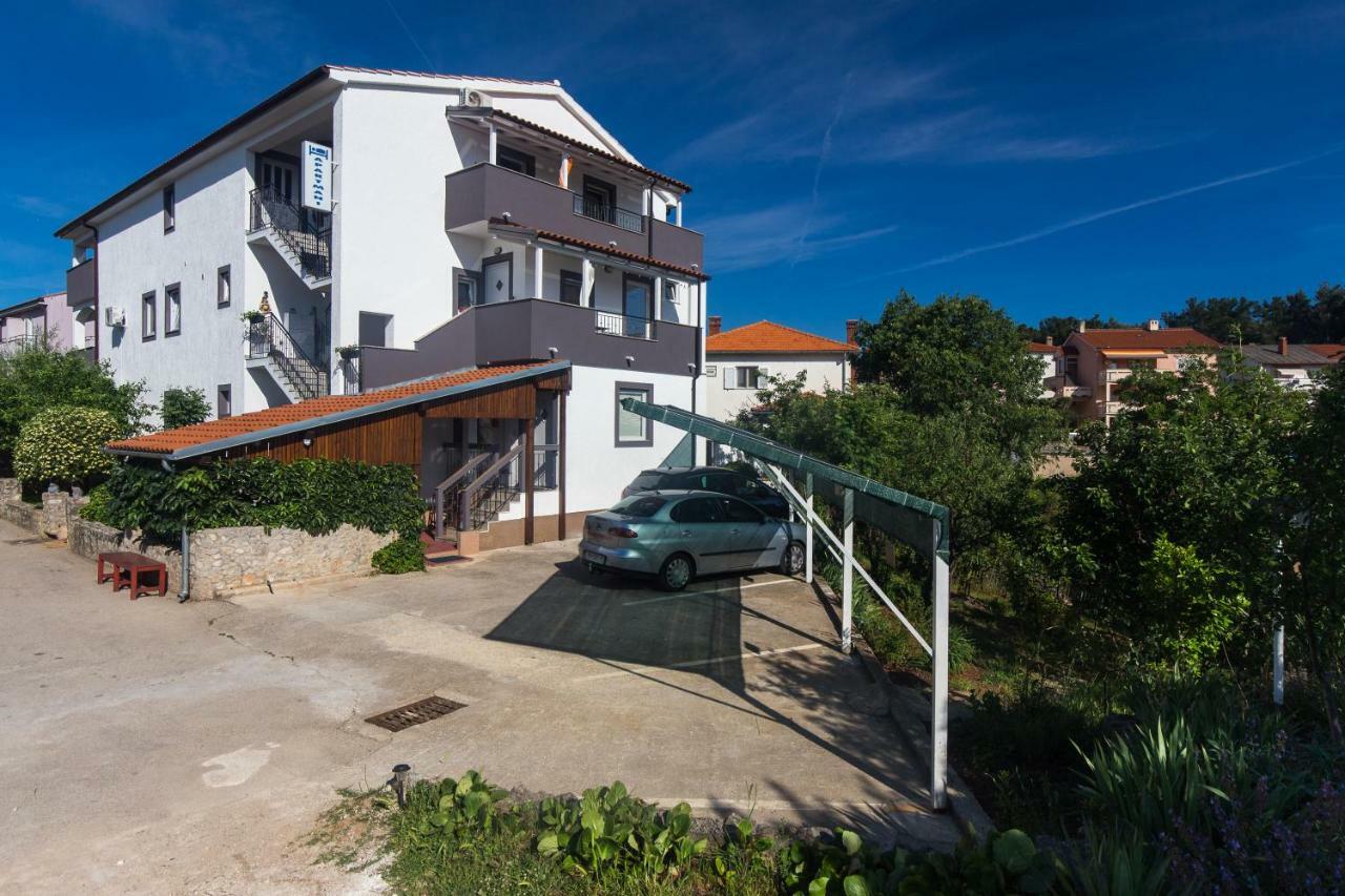Apartments Hajl Krk Town Extérieur photo
